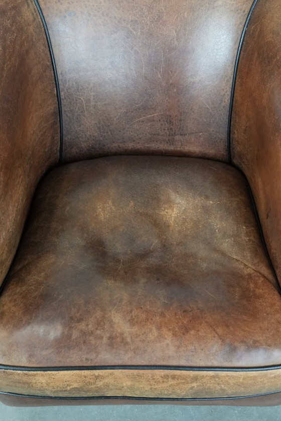 Image 1 of Vintage schapenleren clubfauteuil met een mooi patina