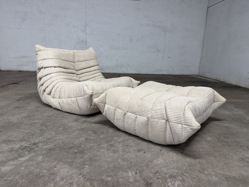 Sofá individual y puf Ligne Roset Togo (+elementos adicionales) en pana beige.