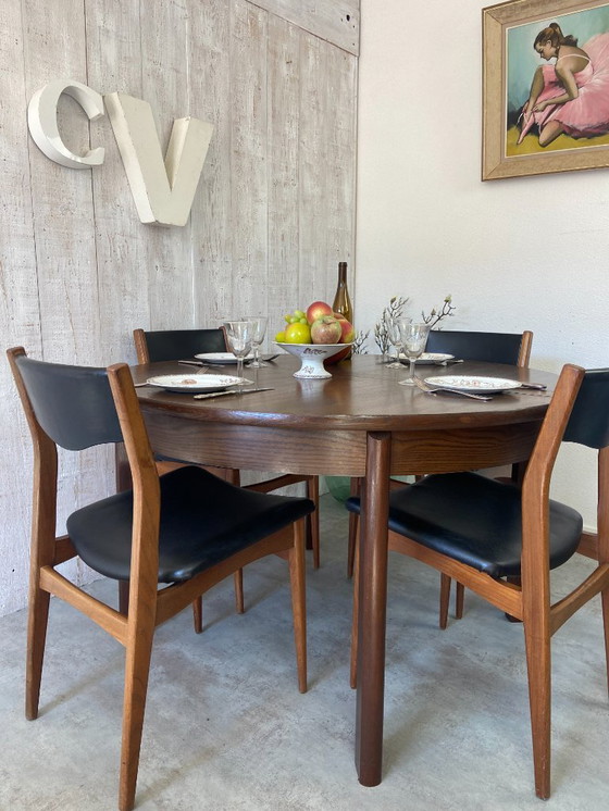 Image 1 of Vintage extendable table