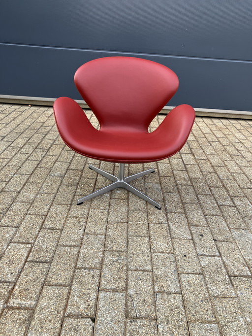 Fritz Hansen Swan chair in Indian Red leather, NEW!!!