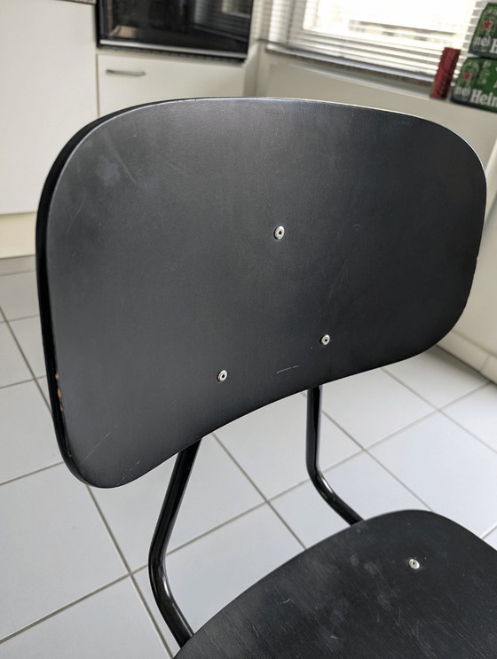 Image 1 of 4 schwarze Esszimmerstühle – im Stil von Friso Kramer