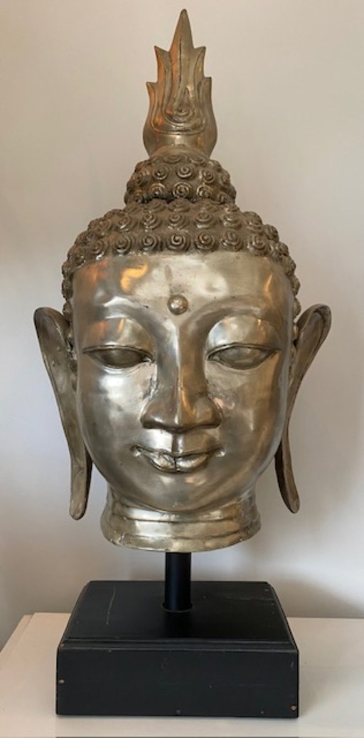 Statue de Bouddha unique sur socle en bois, par Eicholtz