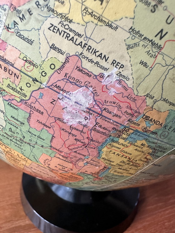 Image 1 of globe politique vintage