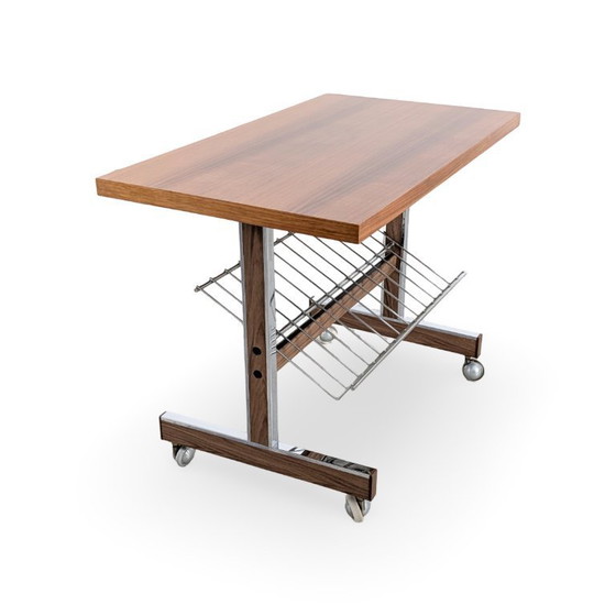 Image 1 of Tavolino laterale di metà secolo, tavolino da caffè vintage, carrello portagiornali in teak