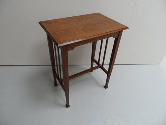 Image 1 of Antiker Beistelltisch aus Eiche