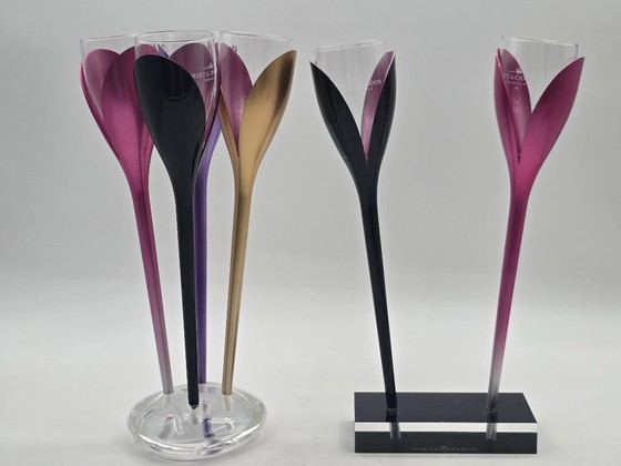 Image 1 of Champagne flutes in houders Moët & Chandon
