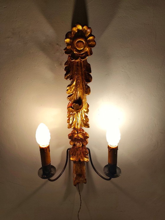 Image 1 of Barocke Wandleuchte aus Holz. Spanien, 1940er Jahre.