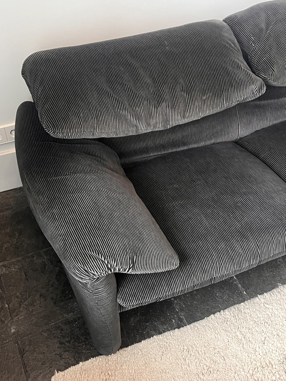 Image 1 of Cassina Maralunga 2 zits van Vico Magistretti - bicolore zwartgrijs