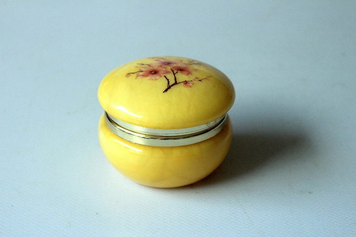 Beautiful pill box - ring box made of yellow alabaster - handcarved in Italy