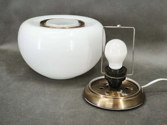 Lampada da tavolo italiana Space Age in vetro bianco anni '70 – Lampade da tavolo, Metallo (photo 8 of 9)