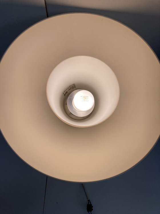 Image 1 of Grote IKEA hanglamp in wit gelakt metaal in de vorm van een vintage halve maan