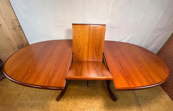 Image 1 of Mid-Century Retro Vintage Teak Ausziehbarer Ovaler Esstisch von G-Plan - Victor Wilkins, 1960er Jahre
