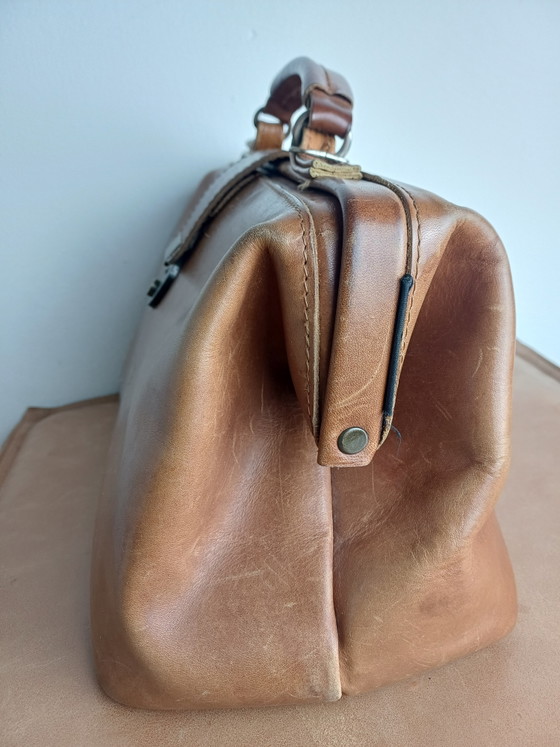 Borsa da medico media in pelle marrone – Fred de la Bretoniere, Borse a mano, Leather, Metal (photo 6 of 9)
