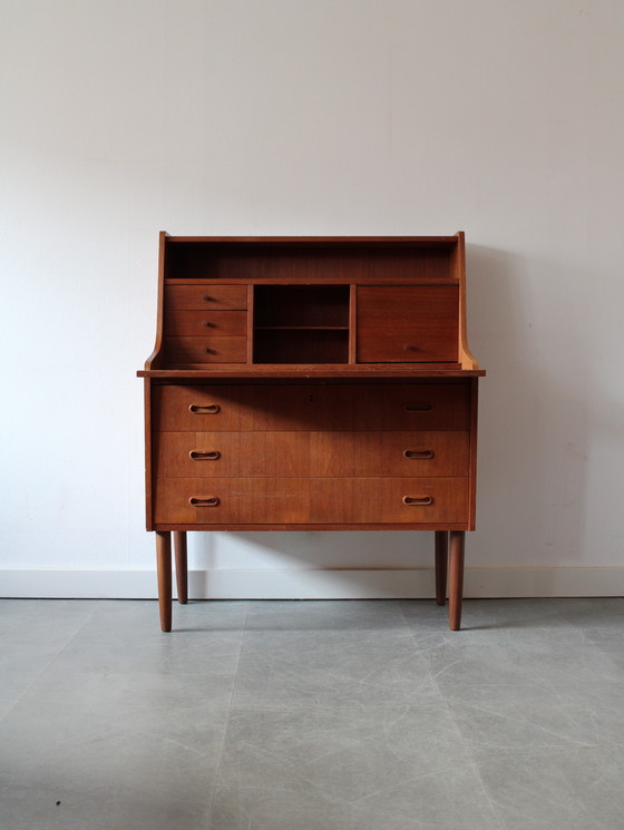 Image 1 of Scrivania danese vintage in teak