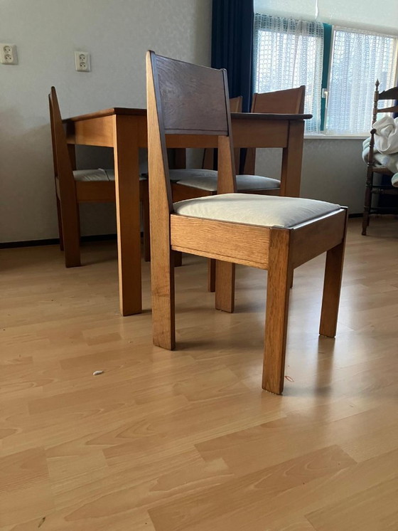 Image 1 of 4 chaises de salle à manger et une table de l'usine de meubles L.O.V. d'Oosterbeek