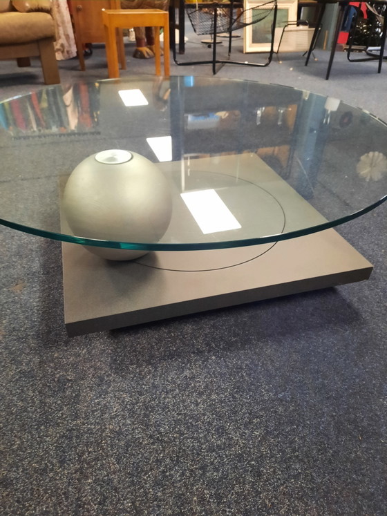 Iconische Ronald Schmitt K73 salontafel, Postmodern Duits design. – Aluminium, Wood (photo 3 of 7)