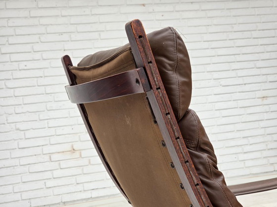 Image 1 of 1970, Noors ontwerp van Ingmar Relling voor Westnofa, model "Siesta" met armleuningen.