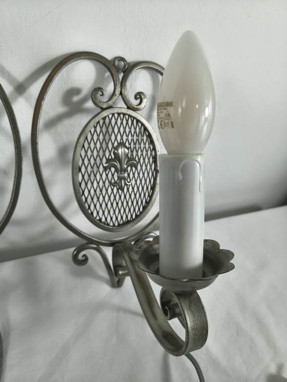 Image 1 of Appliques murales françaises vintage à motif fleur de lys – lot de 2 – années 1960/70