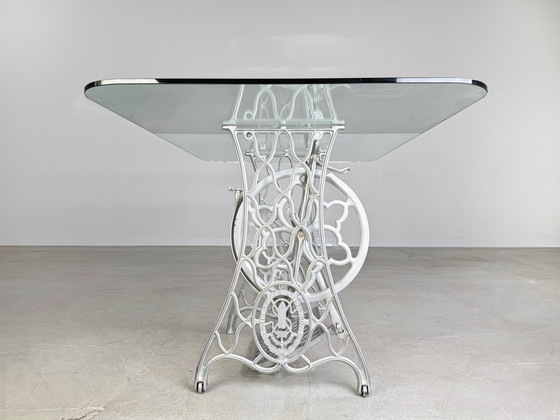 Image 1 of Midcentury eettafel glazen tafel Singer naaimachines gietijzer uniek stuk