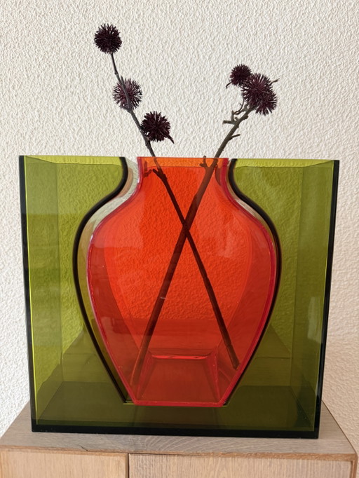 90er Jahre Dutch Design Plexiglas Rote Vase In Einer Grünen Vase