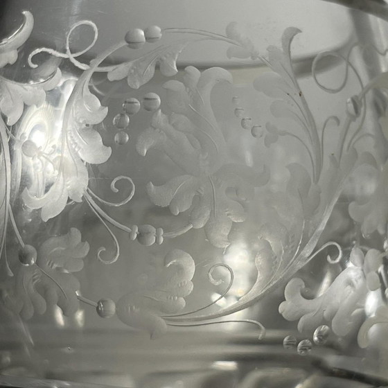 Verres à pied en cristal épais taillé avec décor de volutes et monogramme, Bohême, années 1900, Lot de 2 (photo 5 of 13)