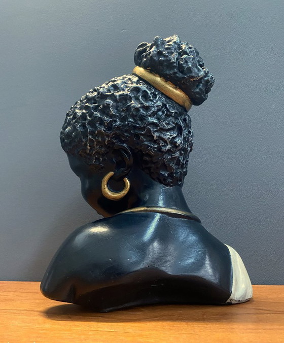 Image 1 of grande busto in gesso di una ragazza africana anni '60