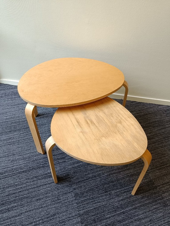 Image 1 of Vintage - Ikea - Deux ensembles de tables basses et tables d'appoint Svalsta - Style Alvar Aalto - Suède - 1999