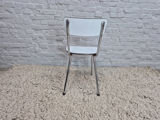 Lot de 4 Chaises de Cuisine Vintage Brabantia, Formica Blanc Texture Lin avec Bordure Noire et Argentée, (photo 6 of 7)