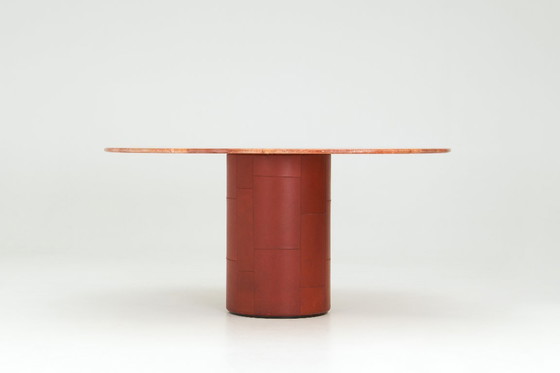 Image 1 of Mesa de comedor 'Tobia' en traverino rojo - Afra y Tobia Scarpa