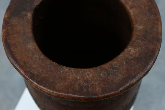 Image 1 of Zeldzame rustieke vaas in wabi sabi-stijl van massief hout, Frankrijk 1800