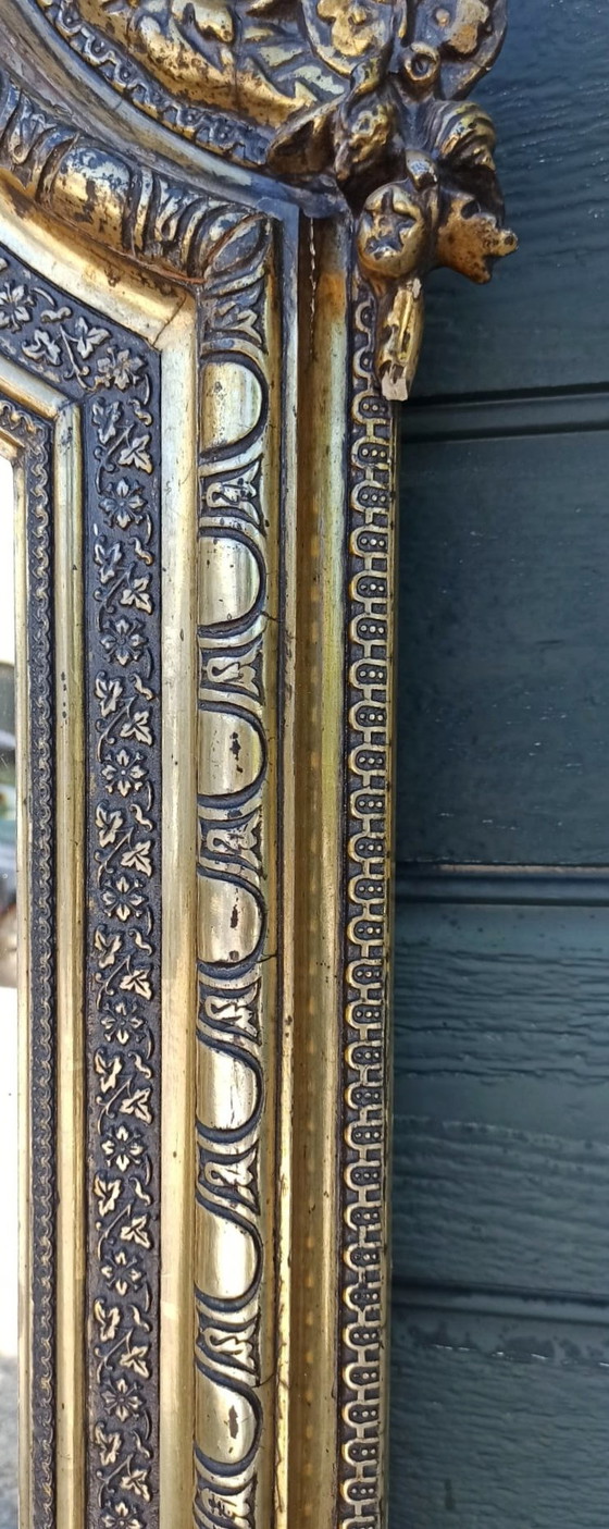 Image 1 of Grand miroir ancien à cadre doré et couronne
