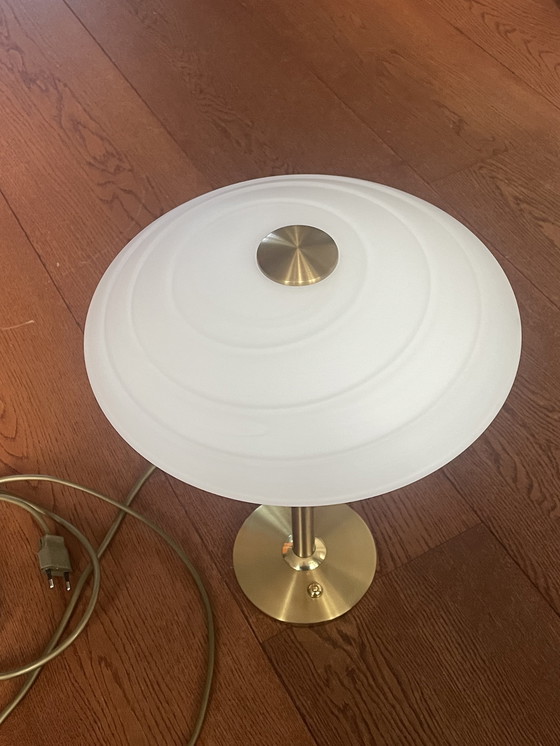 Image 1 of B+M Leuchten  Tafellamp  mat/gepolijst messing mat wit gevlamd glas  Jaren 90