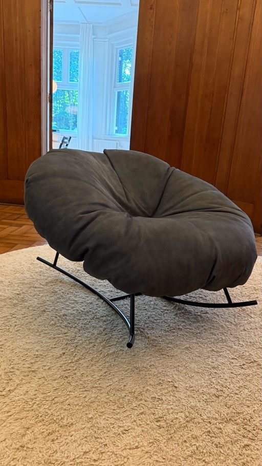 MOGG closer rocking chair