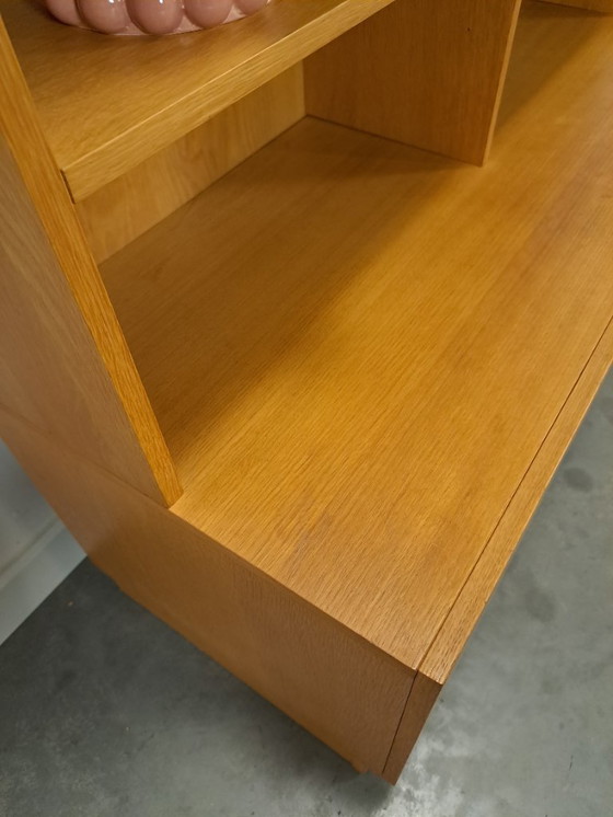 Image 1 of Hoge LP boekenkast met planken uit Zweden