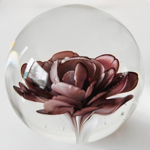 Vintage glazen Presse papier paarse bloem Hollywood Regency