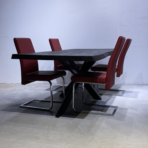 Modèle présenté Design Cuir rouge