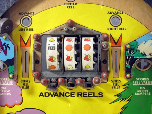 Grafik des Flipperautomaten „Williams“ aus den 70er Jahren – cooles Vintage-Design