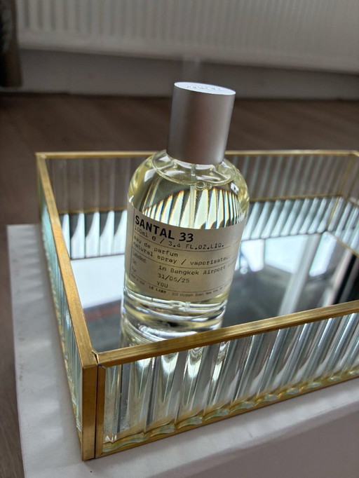 Grote spiegel tray met gouden rand en glazen zijkanten / mirror tray with glass sides