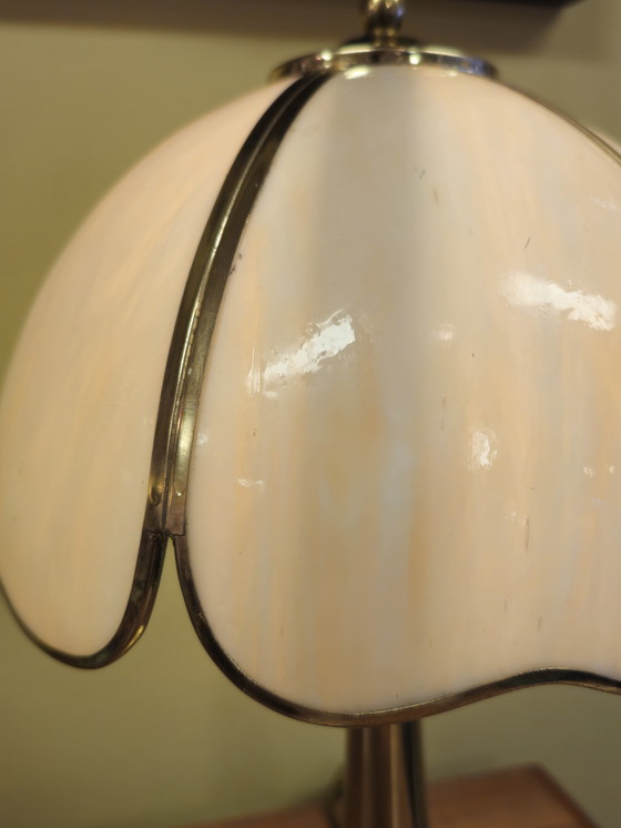 Image 1 of Lampe de table vintage Hollywood Regency en verre et laiton