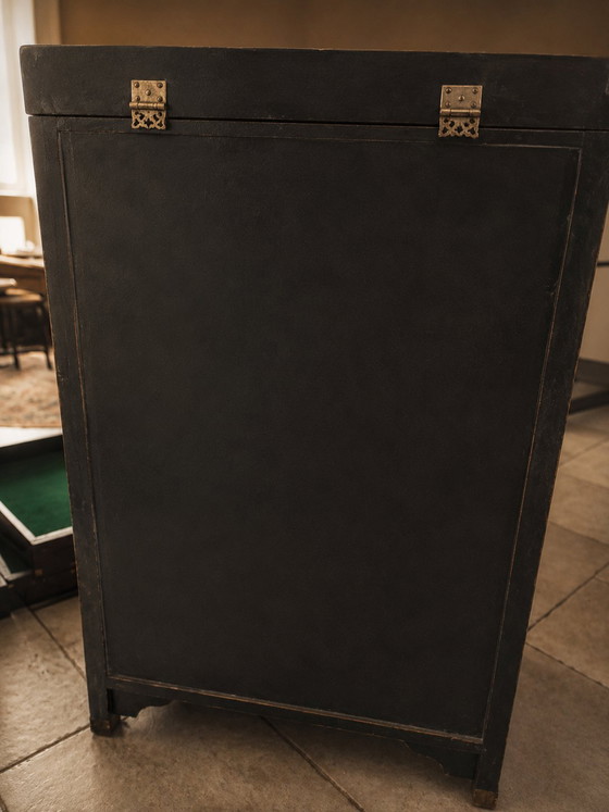 Image 1 of Mueble bar/dormitorio nupcial chino antiguo – Lacado en negro con relieve de nácar y esteatita.