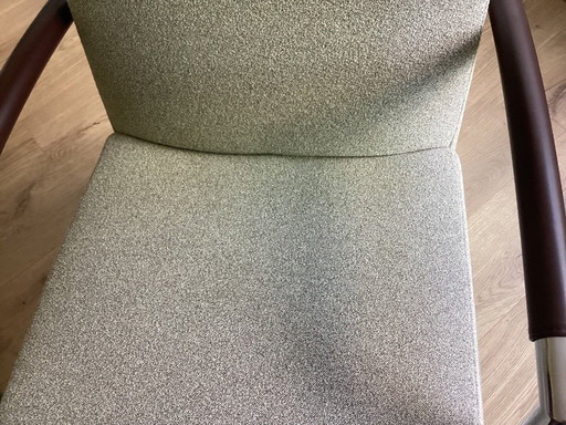 Leolux Helical armchair with hocker in new condition