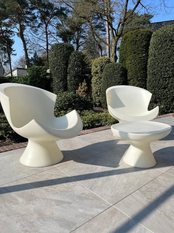 Image 1 of Conjunto de salón Karim Rashid Kite – 2 sillas + mesa