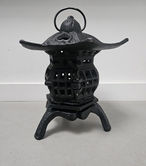 Vintage japanische Pagode aus Gusseisen
