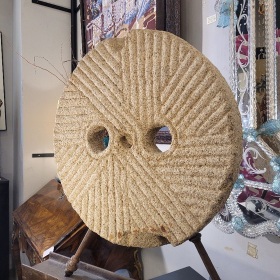 Image 1 of Kastilischer Mühlstein, Granit und Eisenfuß, f. 18. 18. Jahrhundert - Kastilien und León, Spanien