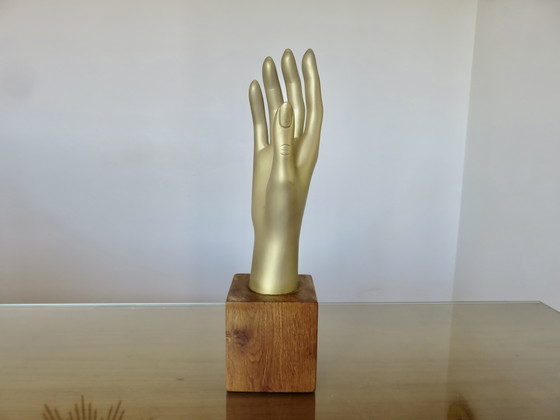 Image 1 of Hand aus vergoldetem Harz auf Holzsockel, 1970