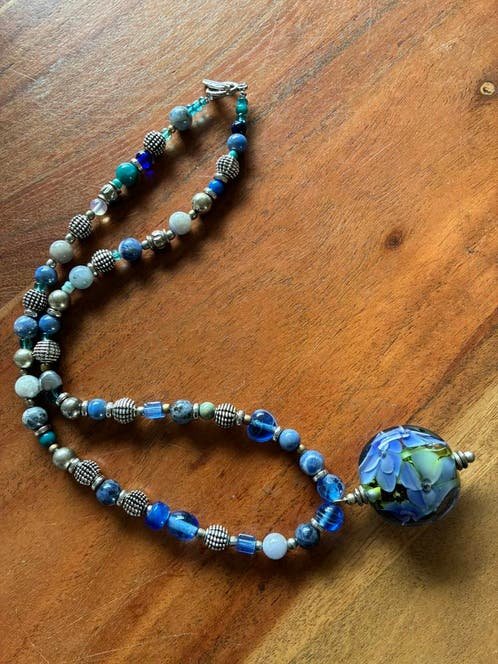 Image 1 of Nuova collana con perline vintage e ciondolo in vetro, lunghezza 52 cm.