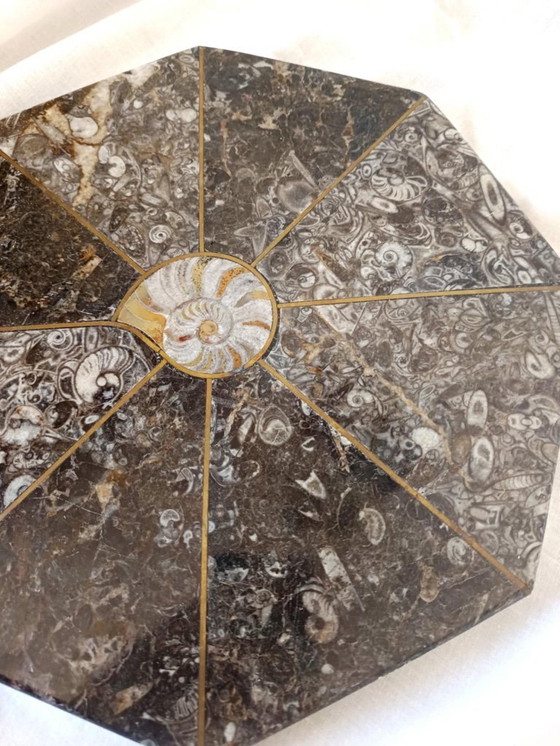 Image 1 of Dessous de plat en pierre et ammonite fossilisée 