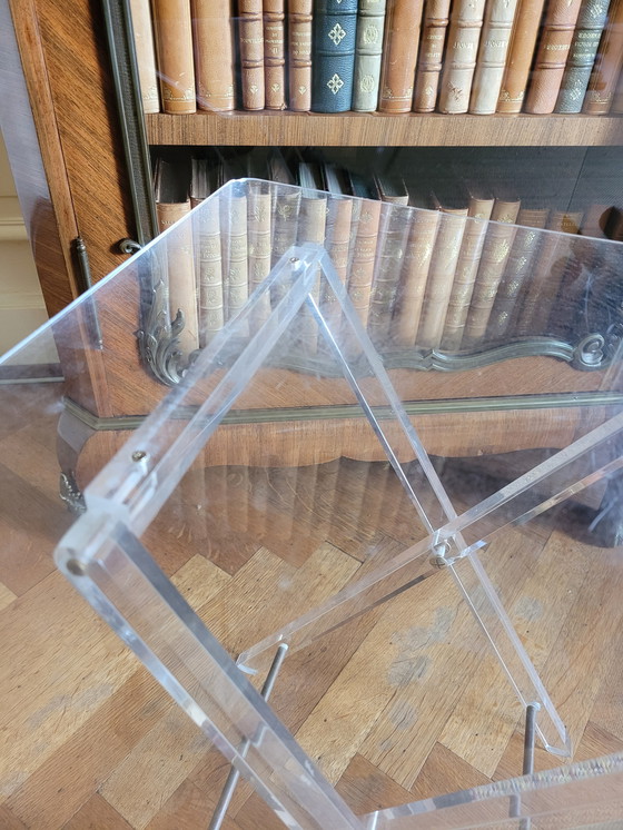 Image 1 of Table d'appoint en plexiglas