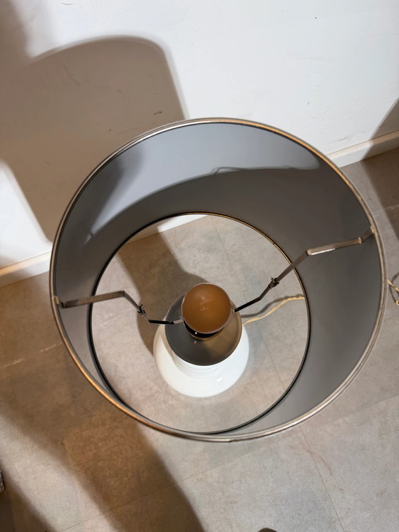 Lampe de table vintage avec abat-jour chromé (photo 5 of 6)