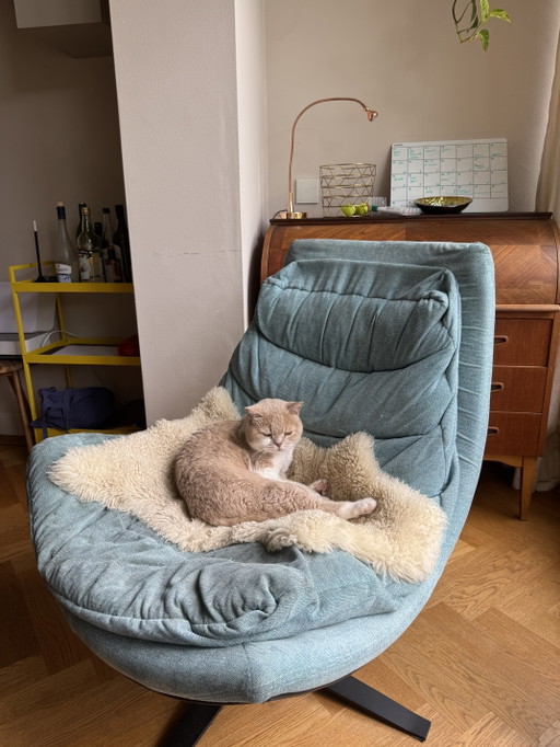 Lovely swivel chair